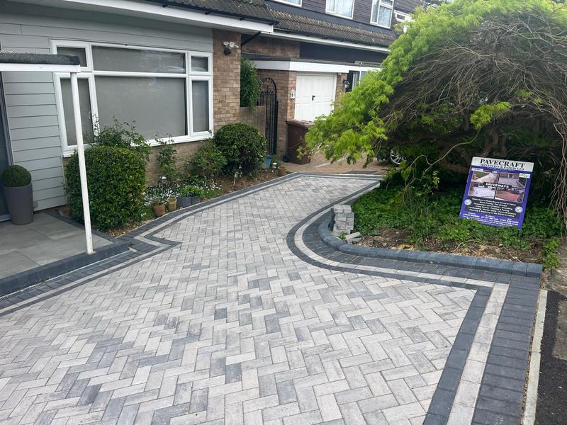 Bushy Block Paved Driveway With Porcelain Step 08